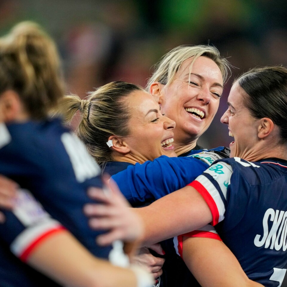VANT: Norge er best i håndball i Europa. På bildet er Nora Mørk, Katrine Lunde og Stine Ruscetta Skogrand. Bildet viser Norges Nora Mørk, Katrine Lunde og Stine Ruscetta Skogrand som jubler under finalen i håndball-EM mellom Danmark og Norge. Foto: Beate Oma Dahle / NTB