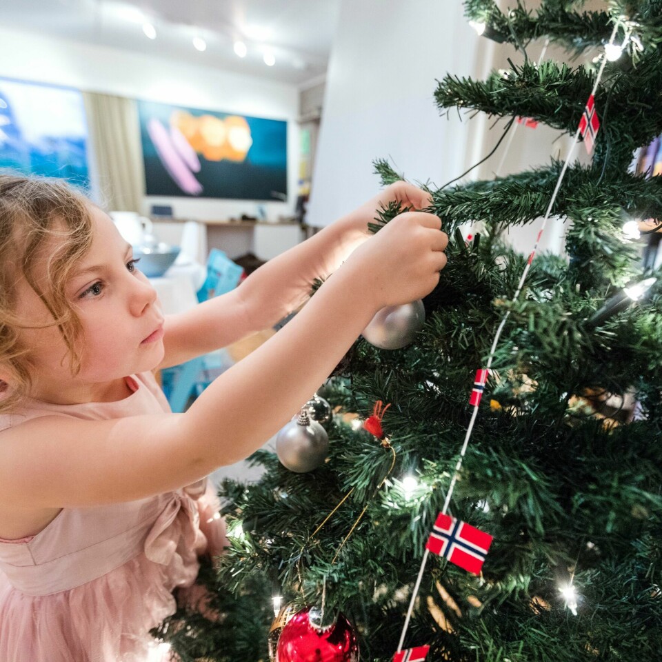 JUL: Skal du ha juletre til jul? Det kan bli dyrere enn forventet.
