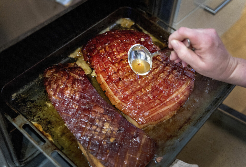 RIBBE: Svineribbe er veldig viktig for mange. Bildet viser norsk juleribbe i ovnen.
