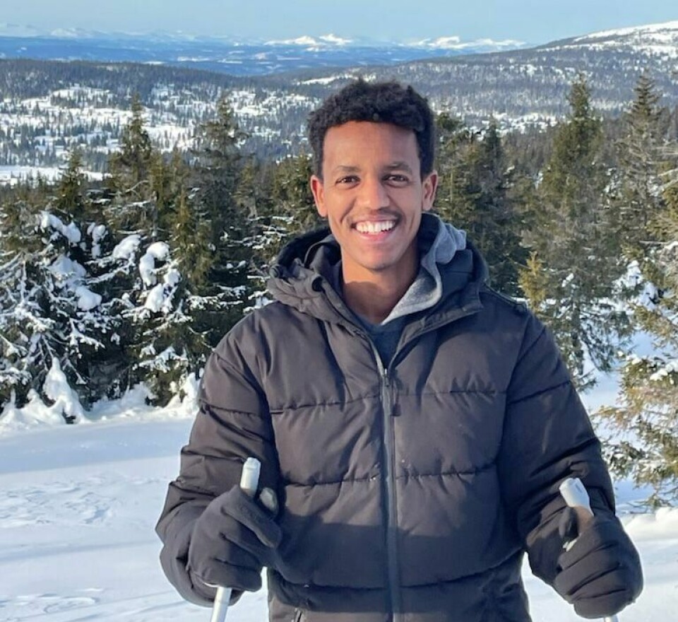 PÅ SKI: – For eksempel kan du bli integrert ved å gå på ski. Du må kjenne hvordan det er, ikke bare se det på TV, skriver Amine Tuemzgi Birhane. Amine Tuemzgi Birhane