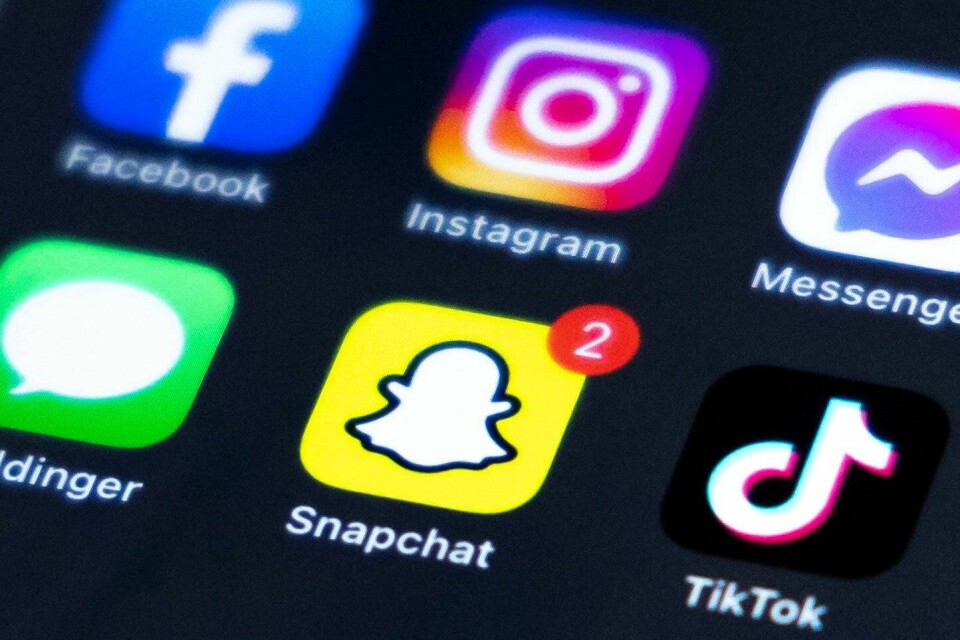 SOSIALE MEDIER: Ungdom bruker sosiale medier for å finne nyheter. Det viser Norsk mediebarometer. På appar som Snapchat kan ein heilt frivillig dele posisjonen sin med vener ein er fortruleg med. Det er enkelt å misbruke tilliten. Foto: Beate Oma Dahle / NTB / NPK