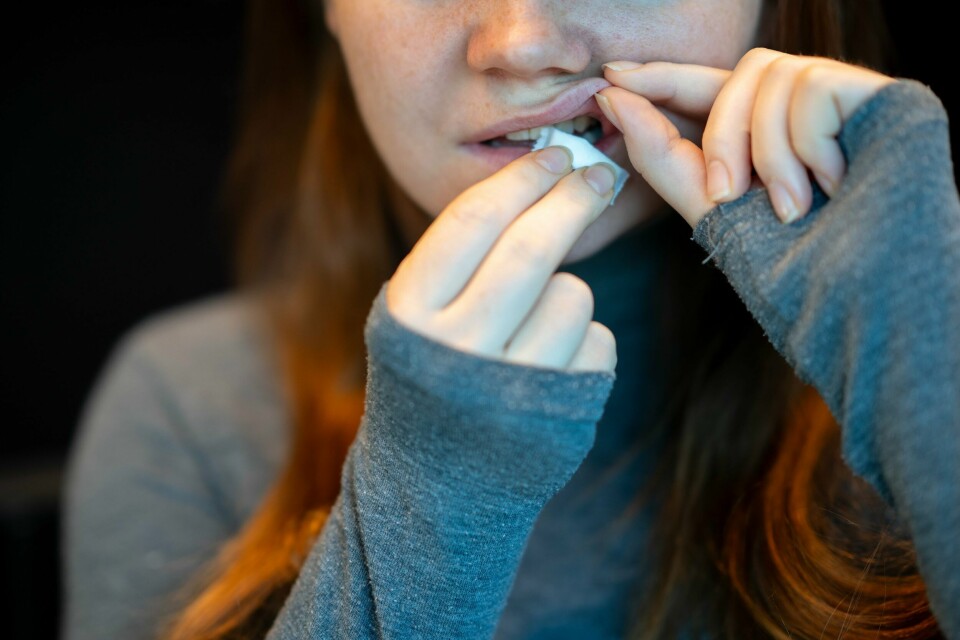 SNUS: Over 2 prosent snuser gjennom graviditeten sin, ifølge FHI. 5,4 prosent av kvinnene snusar ved starten av svangerskapet. Foto: Annika Byrde / NTB / NPK