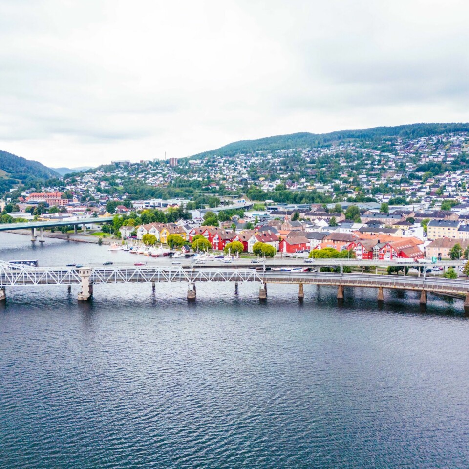 FOLK PÅ FLUKT: Drammen kommune sier de kan ta imot 125 flyktninger. Drammen by er anmeldt for et omstridt flyktningvedtak som regjeringspartiene mener strider med loven. Foto: Lise Åserud / NTB