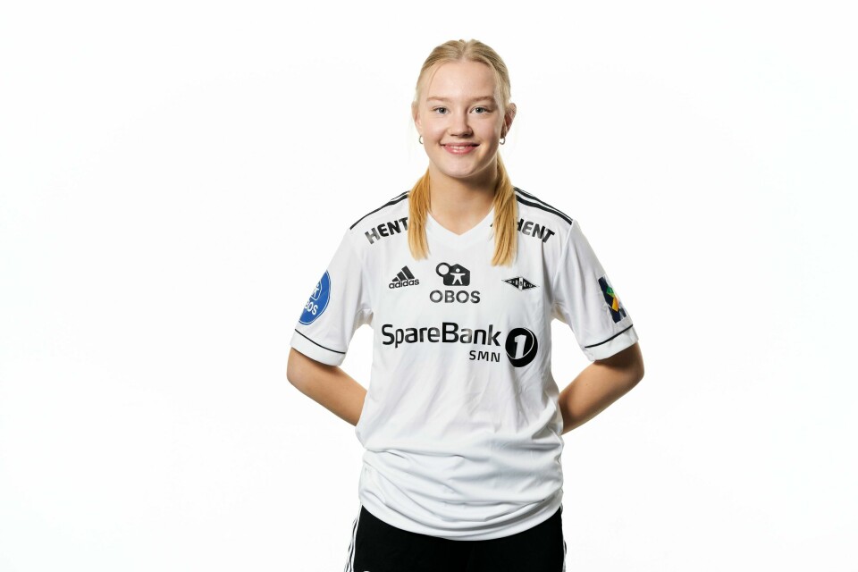 FUTSAL: Mari Kristine Vik var en av dem som skårte for Norge. Mari Kristine Vik, her i Rosenborg-drakt i 2021-sesongen, bidro med assist og vinnermål da Belgia ble slått i Norges første futsallandskamp for kvinner. Foto: Ole Martin Wold / NTB