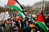 Bildet viser demonstranter i Norge som kjemper for en slutt på krigen på Gaza. Foto: NTB