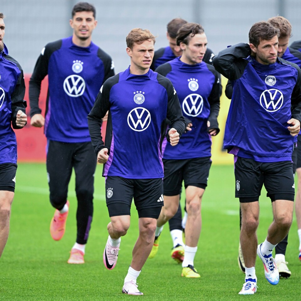 TYSKLAND: Tyskland arrangerer EM i fotball i sommer. Bildet viser noen spillere på det tyske landslaget. Europa-mesterskapet (EM) i fotball for herrer blir holdt i Tyskland i sommer.