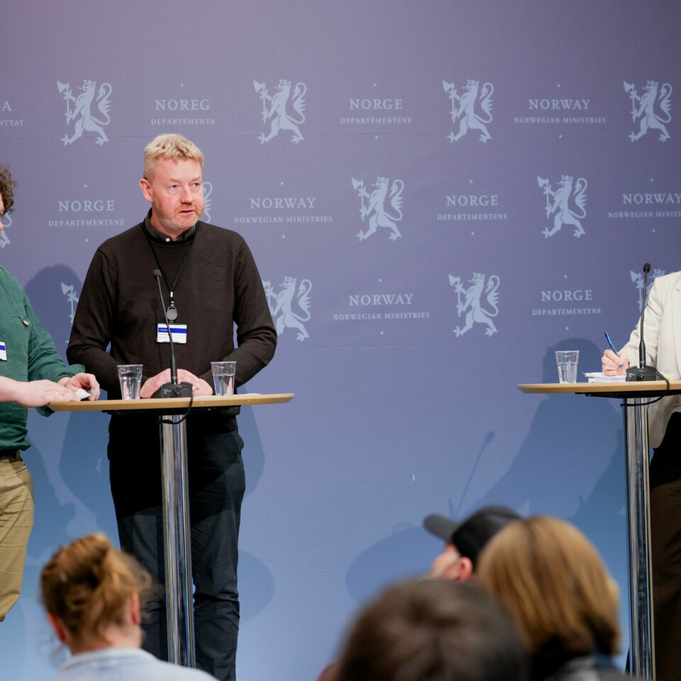 ENIGE: Bondelagene og staten har blitt enige om en avtale i jordbruksoppgjøret. Bildet viser leder Tor Jacob Solberg i Norsk Bonde- og Småbrukarlag og leder Bjørn Gimming i Norges Bondelag, og Viil Søyland som representerer staten i jordbruksoppgjøret. Foto: Amanda Pedersen Giske / NTB / NPK
