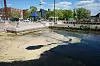 Bildet viser pollen i vannet ved Honnørbrygga utenfor rådhuset i Oslo.