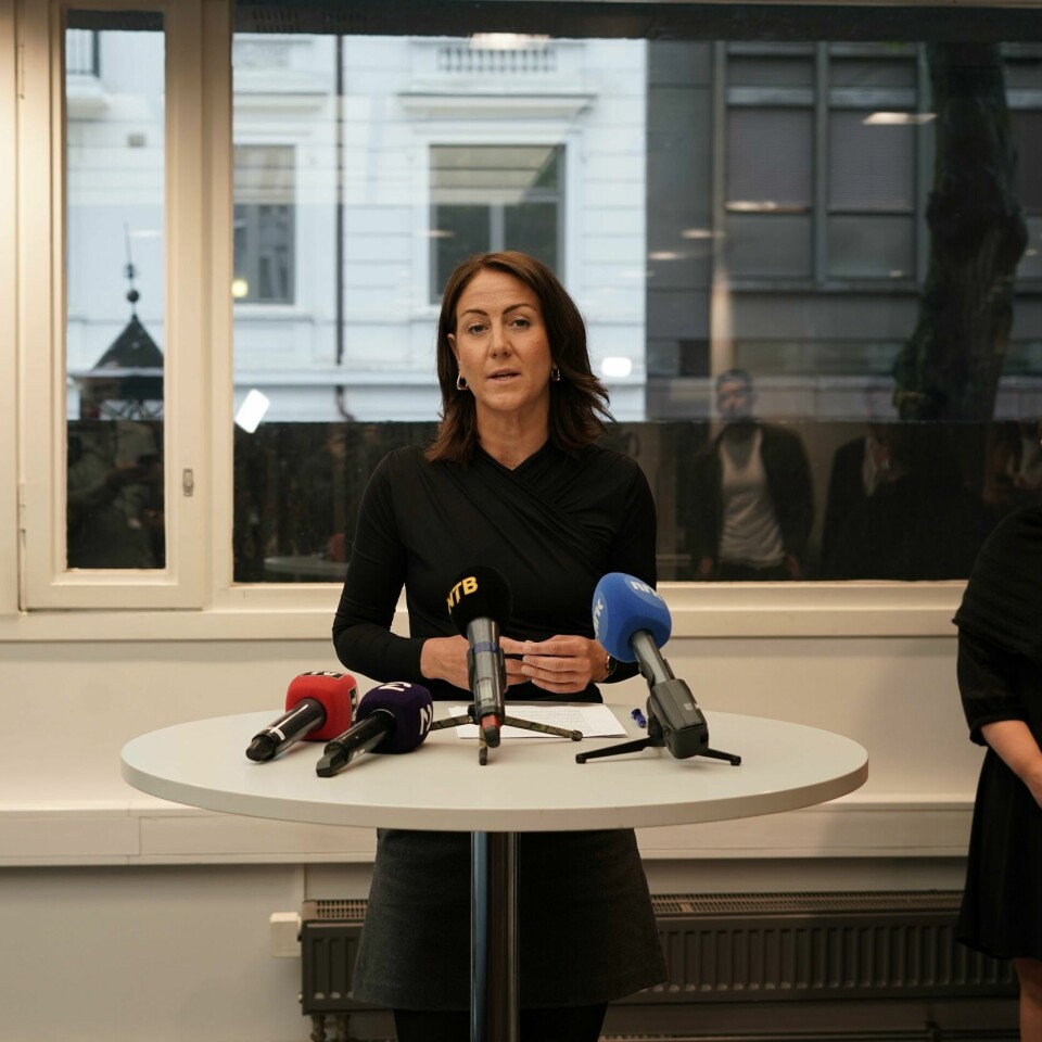 STOPPER STREIKEN: Tonje Brenna vil avslutte streiken til Unio. Konflikten var mellom staten og Unio. Tonje Brenna (t.v.) og forhandlingsleder Guro Lind i Unio stat møttes onsdag morgen. Der sa Brenna at regjeringen griper inn med tvungen lønnsnemnd. Foto: Martin Solhaug Standal / NTB