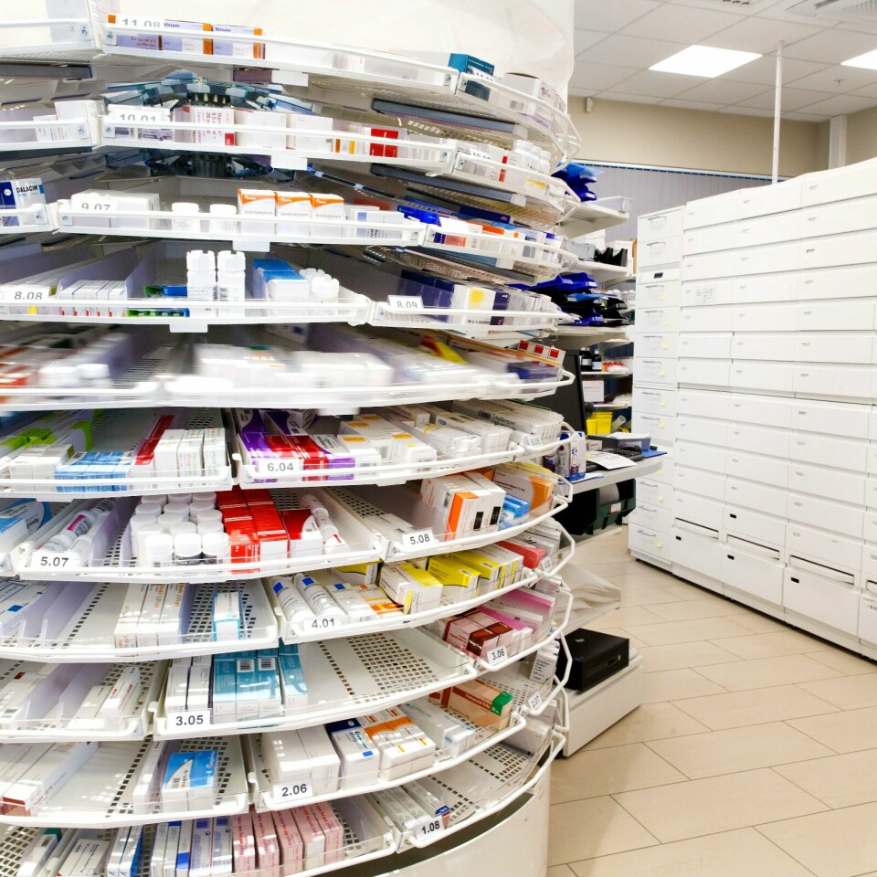 MEDISINER: Det tar lang tid for pasienter å få nye medisiner. Bilde av medisiner på apotek. Foto: Gorm Kallestad / NTB