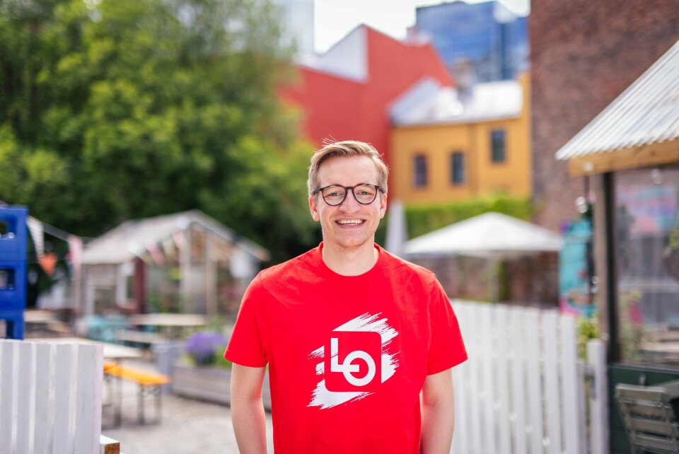 ARBEIDSLIV: – Det er jo ikke sånn at vaktlistene skal komme helga før. At du ikke får pausen du har krav på. At du ikke får den opplæringen du skal ha, skriver Sindre Hornnes fra LO. Bildet viser Sindre Hornnes fra LOs sommerpatrulje.