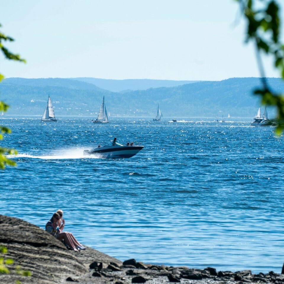 ULYKKER: Folk kan drukne når de faller. Mange drukner også under bading. Bildet er fra Bygdøy i Oslo. Det viser folk som bader i havet. Folk flest drukner når de faller. Mange drukner også under bading.