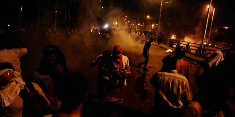 SKUTT: : Mange demonstranter skal ha blitt skutt og drept mandag morgen. Da var det demonstrasjoner utenfor hovedkvarteret til militæret i Kairo i Egypt. Soldater brukte også tåregass for å få bort demonstrantene.