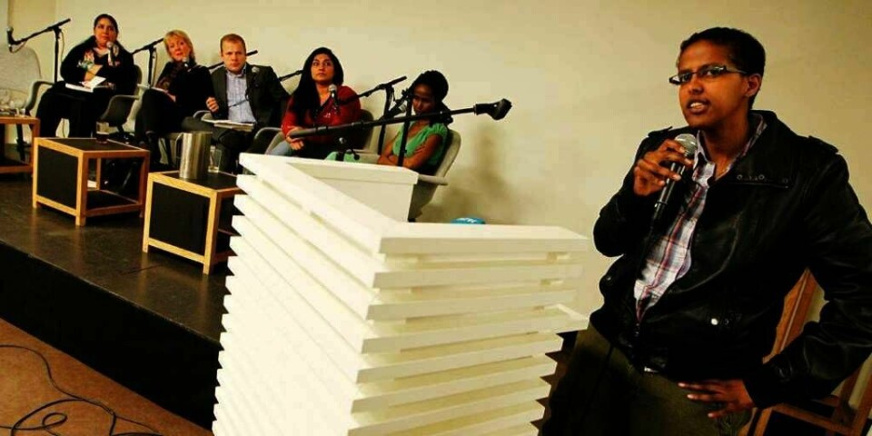 TRUSLER: : Amal Aden ( till høyre) er forfatter, muslim, somalier og lesbisk. Hun ble truet på livet etter homoparaden i Oslo lørdag.