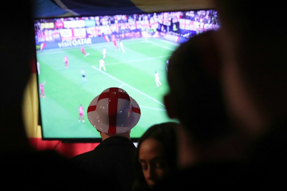 FOTBALL: Engelske fans har fulgt landslaget gjennom tre kamper i fotball-EM. Mange av dem er lite imponerte. For EM-tittere kan en eventuell streik i IKT-bransjen i verste fall føre til at nettproblemer ikke løses, og at man dermed ikke får sett hele kampen. Foto: Scott Heppell / AP / NTB
