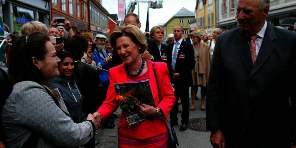 BURSDAG: : Kong Harald og dronning Sonja har vært på besøk i flere steder i Norge på forsommeren. Torsdag feiret de dronningens 76-årsdag på hytta på Tjøme.