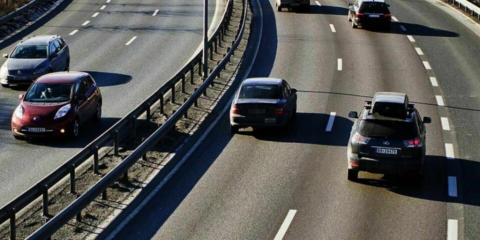 DEKK: Mange punkterer på biltur i ferien. Ikke alle vet hvordan du skifter hjul.