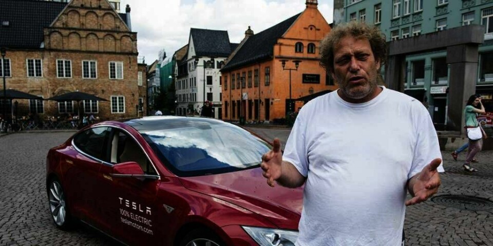 MILJØ: Fredric Hauge er leder i miljøorganisasjonen Bellona. Han mener at Miljøpartiet De Grønne står for en gammeldags miljøpolitikk. I sommer reiser han rundt i Norge for å drive valgkamp for Bellona.
