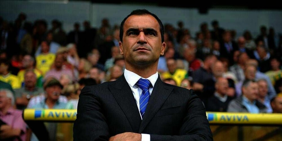 KJØP OG SALG: Fotball-klubbene i England kan kjøpe spillere fram til mandag 2. september. Det syns Roberto Martinez er dumt. Han syns klubbene kan kjøpe spillerne før sesongen begynner.