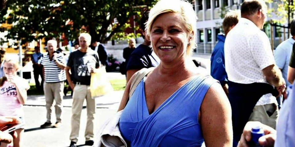 Siv Jensen er leder i Fremskrittspartiet (Frp). Hun vil at norske myndigheter skal kreve mer av innvandrere. Det liker ikke de andre partiene.