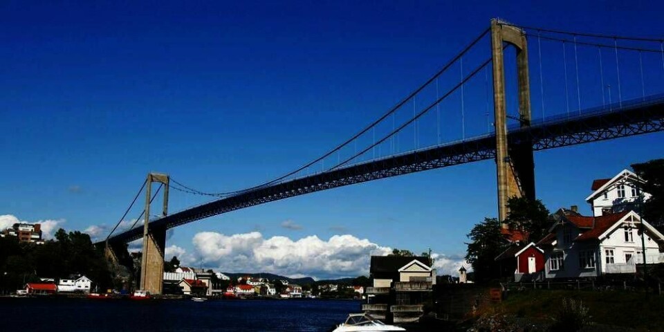 SIKTET:  En politimann er siktet for å ha dyttet eller kastet en kvinne fra denne brua i Brevik i Telemark.