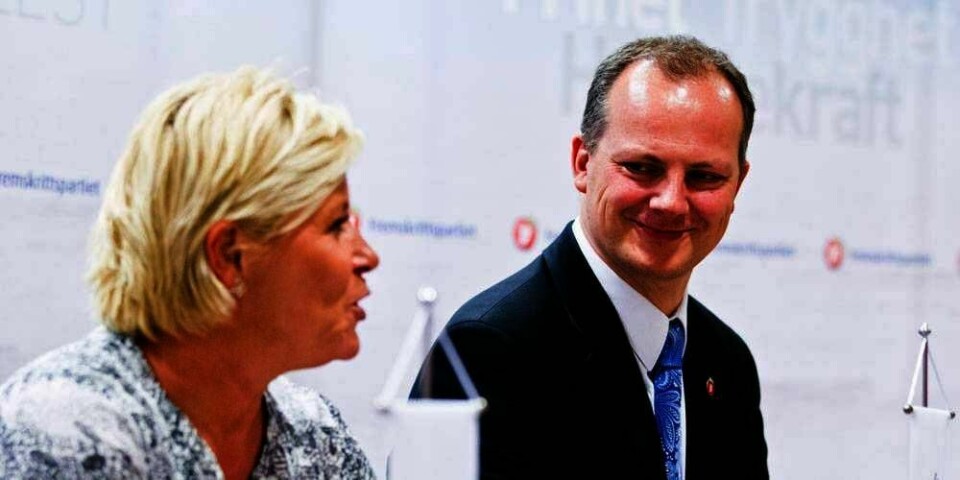 ADVARER: Mange økonomer advarer mot Frps økonomiske politikk. Frp vil bruke mer olje-penger. Det er dumt for økonomien. Det mener økonomene.