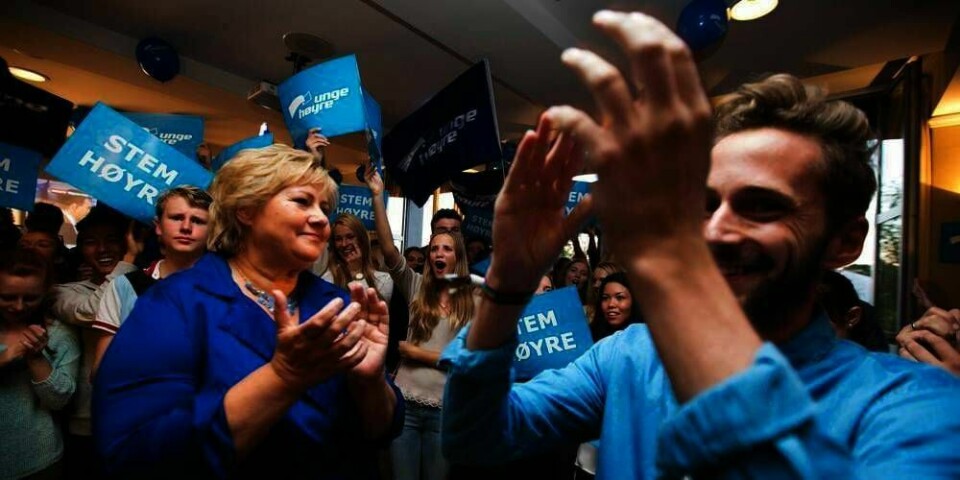 JUBLET:  Paul Joakim Sandøy (til høyre) i Unge Høyre jubler over resultatet i skolevalget. Leder Erna Solberg (til venstre) er glad for at partiet gjorde det bra.