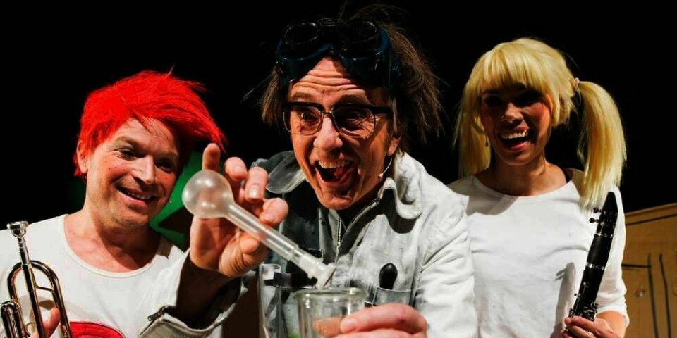 PROMP:  Nå blir det teater av bøkene om doktor Proktor og prompepulveret hans.