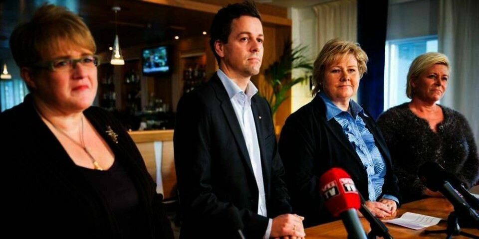 FORTSETTER: Onsdag skulle samtalene om å danne regjering være ferdige. Men partiene vil ha mer tid. Derfor fortsetter de å snakke torsdag. Fra høyre Erna Solberg (Høyre), Siv Jensen (Fremskrittspartiet) , Knut Arild Hareide (Kristelig Folkeparti) og Trine Skei Grande (Venstre).