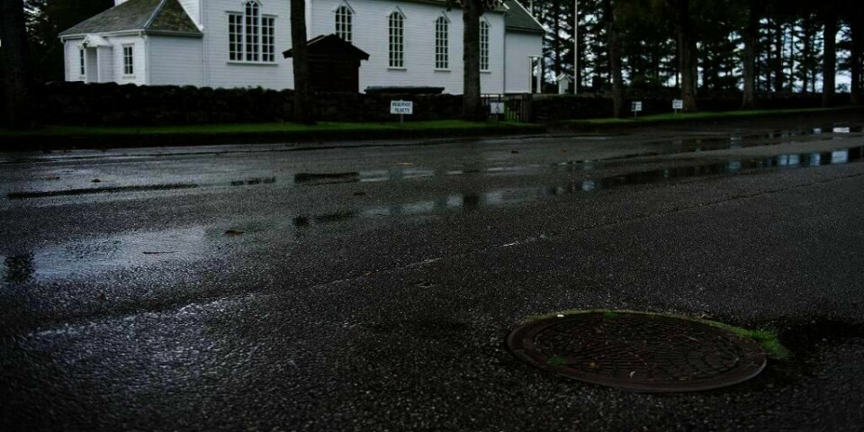 FUNNET DREPT: Tina ble funnet død i denne kummen på en parkeringsplass i Bore i Stavanger.