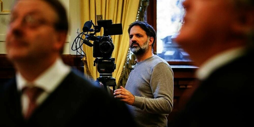 RETTSAK: Filmskaper Ulrik Imtiaz Rolfsen filmer sin egen ankesak i Høyesterett. Retten skal vurdere spørsmål om vern av kilder i forbindelse med beslag av film-materiale. Dette materialet er ikke publisert før.