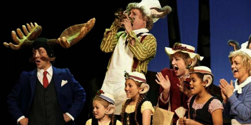 KLATREMUS:  Hakkebakkeskogen er klar for Nationaltheatrets største scene. Fra venstre: Ole Johan Skjelbred, Ninni Spone, Anders Mordal, Karmen Spone, Andrine Sæther, Fanny Opheim Sampo og Anneke von der Lippe.