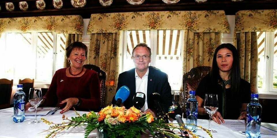 ENIGE: Det nye byrådet i Oslo vil gjøre Oslo til en grønnere by sammen. Marianne Borgen ra Sosialistisk Venstreparti, Raymond Johansen fra Arbeiderpartiet og og Lan Marie Nguyen Berg fra Miljøpartiet De Grønne (MDG) presenterte planene på Østmarksetra.