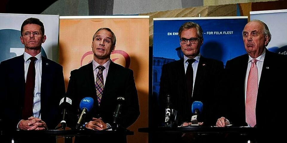BUDSJETT: Venstres Terje Breivik (fra venstre), Krfs Hans Olav Syversen, Frps Hans Andreas Limi og Høyres Svein Flåtten la fram sitt tillegg til statsbudsjettet for 2016. Det skjedde under en pressekonferanse på Stortinget mandag kveld.