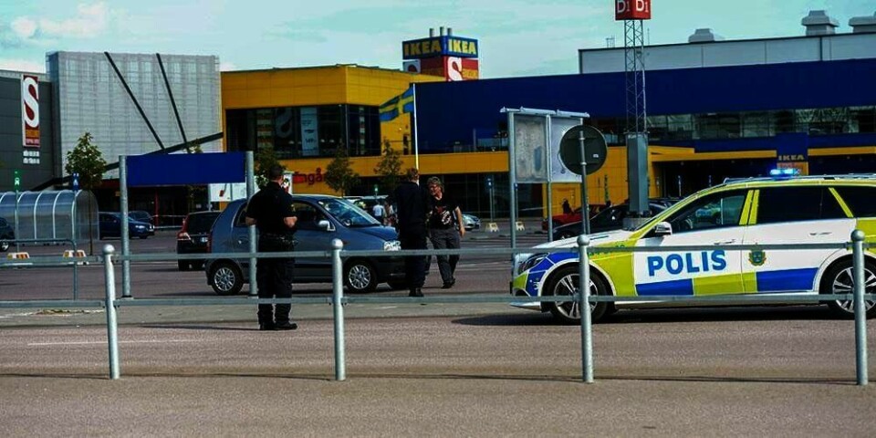 DRAP: To personer ble stukket med kniv på et IKEA-varehus i august. En mann fra Eritrea ble siktet for drapene. Nå er mannen dømt til livstid i fengsel.