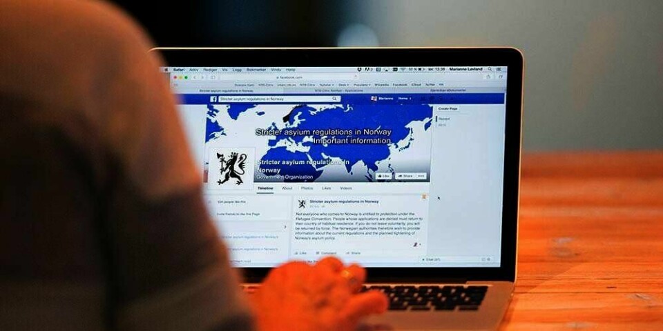 NETT: Justisdepartementet har laget en kampanje. Den skal få færre flyktninger til å søke om asyl i Norge. Partiet Sverigedemokraterna har reist til utlandet. Her vil de få flyktninger til å droppe Sverige.