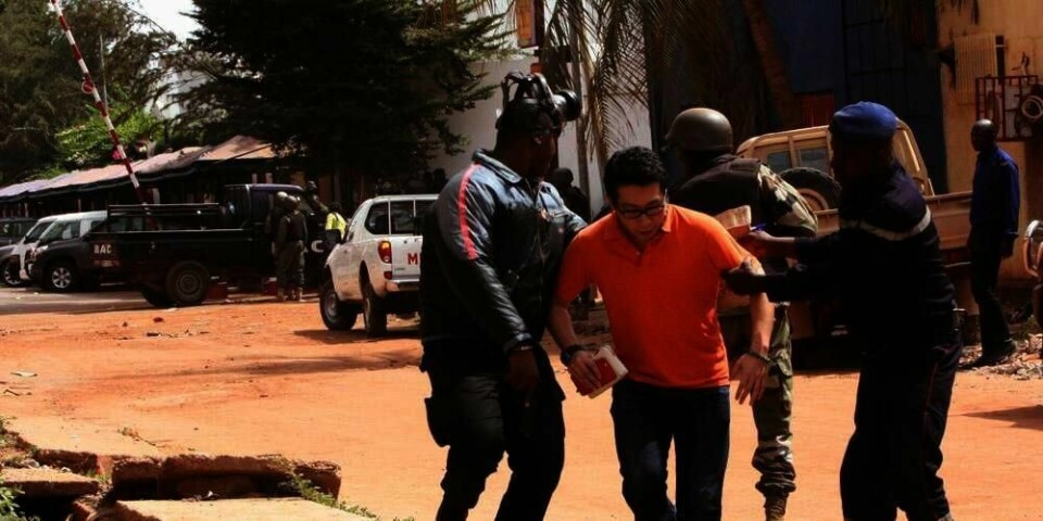 GISLER:  Mange gisler har sluppet fri, men det er fremdeles mange som er fanget inne på hotellet i Bamako i Mali.