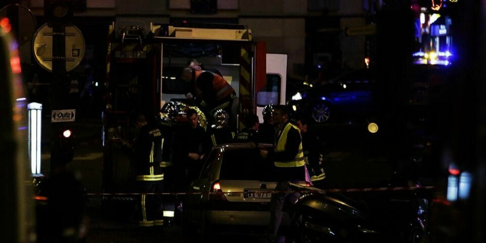 ANGREP: Over 35 mennesker er drept i flere angrep i Paris i Frankrike. Det skjedde fredag kveld. En konsertsal, en bar og en restaurant er blant stedene som ble angrepet.