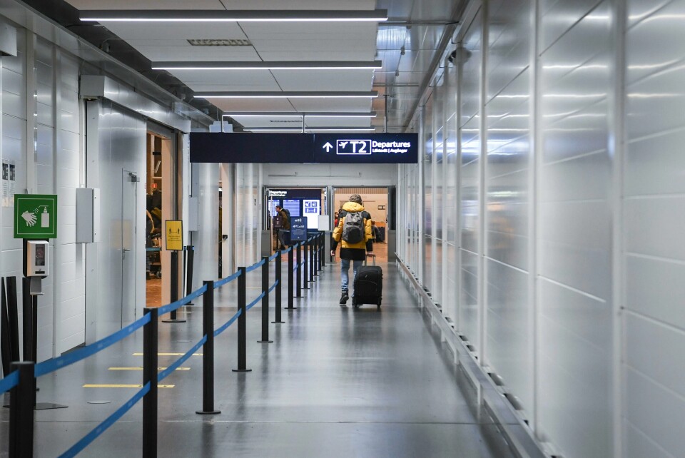 STREIK: Streiken i Finland har ført til innstilte fly. Her fra flyplassen i Helsinki under korona-pandemien. Bilde fra flyplassen i Helsinki. Foto: EPA/KIMMO BRANDT