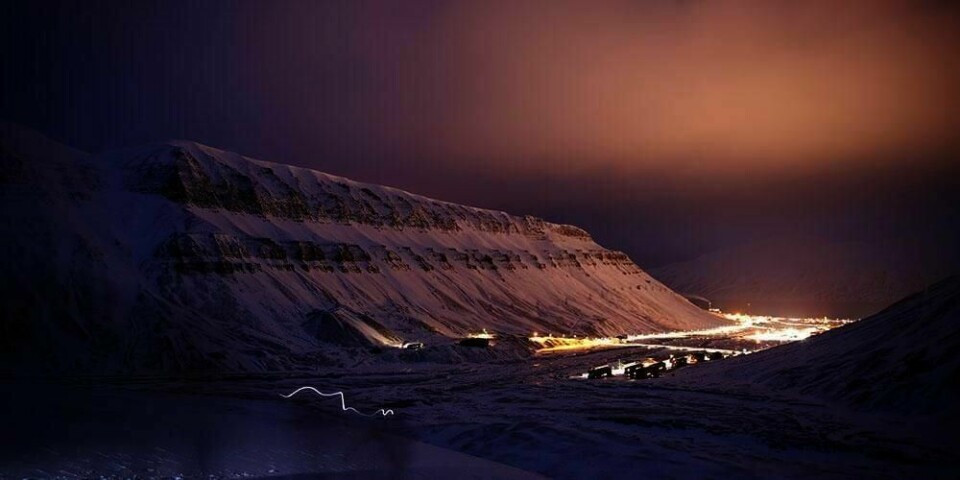 SKRED:  Det er fortsatt fare for at det kan gå flere snøskred i Longyearbyen på Svalbard.