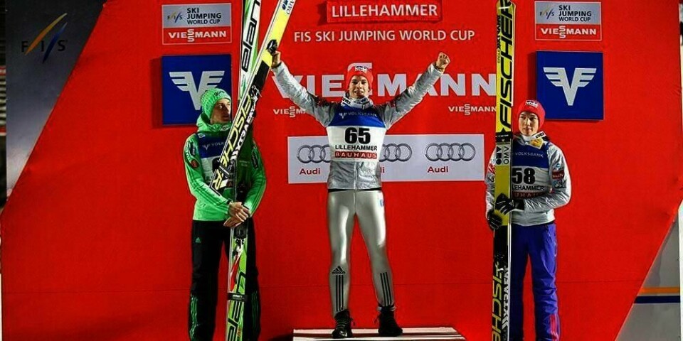 SPENNENDE: Jula er også en fin anledning til å se sport på TV. Her jubler Kenneth Gangnes fra Norge etter seier i verdenscuprennet i hopp 6. desember.