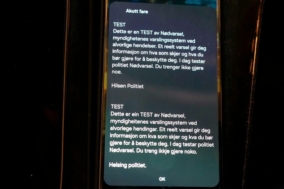 TEST: Nødvarsel på mobil ble testet for andre gang 10. januar. Bildet viser en mobilskjerm som viser nødvarsel. Foto: Terje Pedersen / NTB / NPK