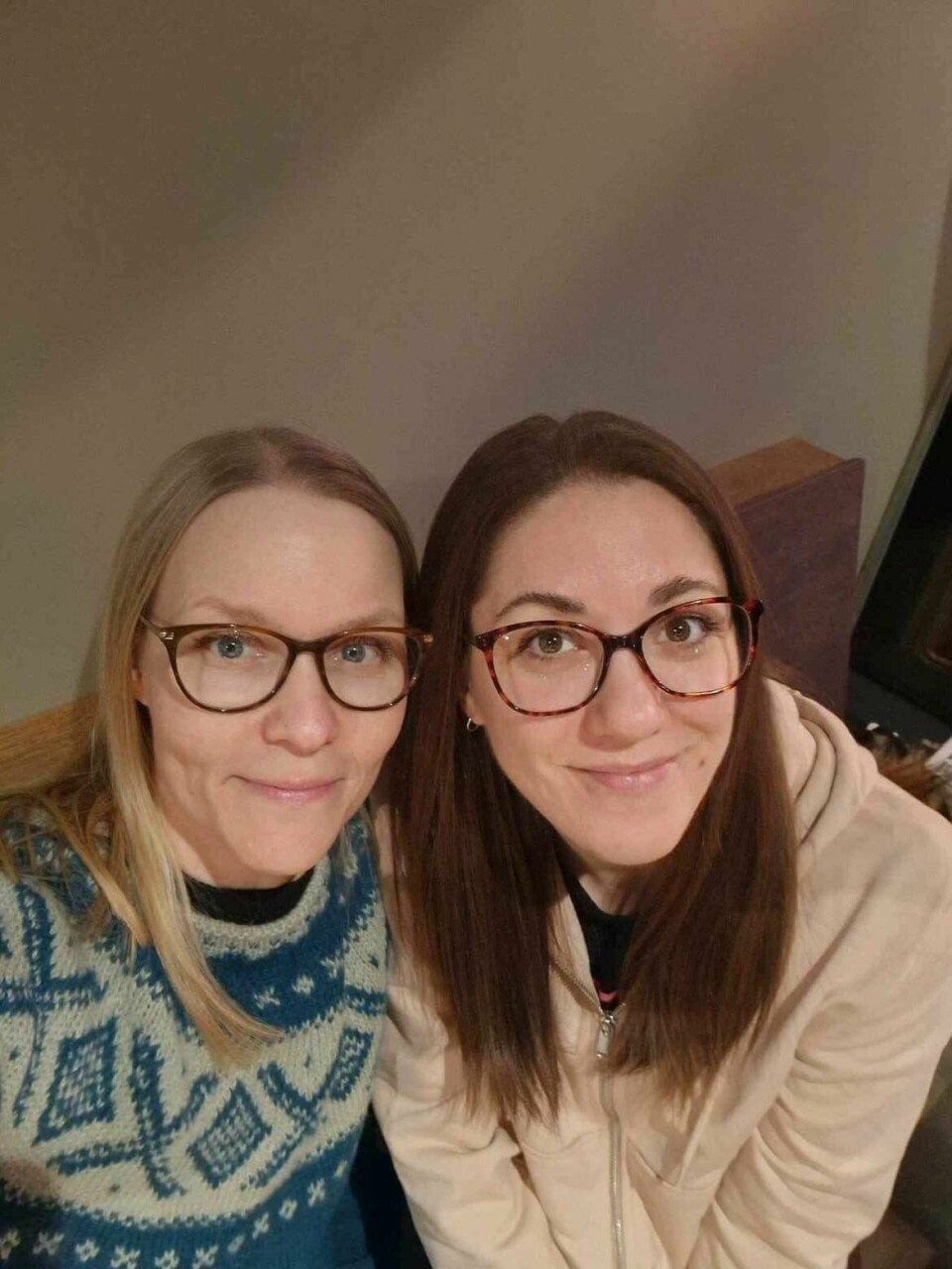 VIL HJELPE DEM MED ADHD: Torunn Mediaas Knudsen og Helene Bergan (til høyre) har en Facebook-gruppe om ADHD. – Når vi skriver dette, nærmer vi oss 800 medlemmer i gruppa. Mange har kommet til det siste halve året, skriver de. Helene har selv ADHD. Bildet viser Helene Bergan og Torunn Mediaas Knudsen.