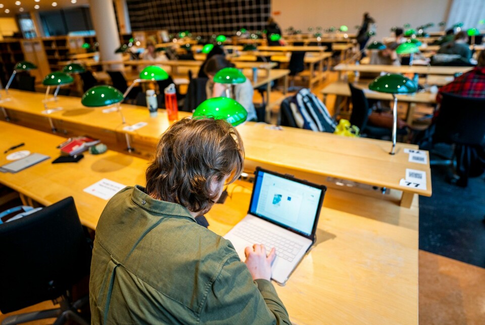 UTDANNING: Det er store forskjeller på hvor mange studenter som blir tatt for juks. Det varierer ved de ulike universitetene. Det skal bli lettere å studere mens man får dagpenger. Illustrasjonsfoto: Håkon Mosvold Larsen / NTB