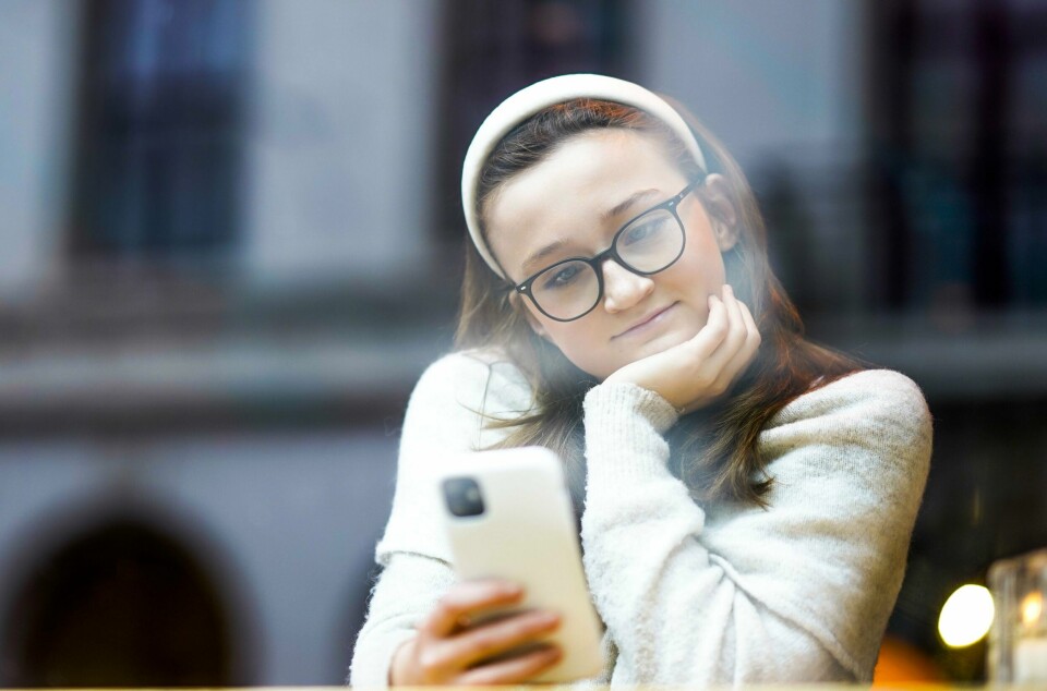 MOBILFRI SKOLE: Mobilen skal ut av klasserommene. Det kan være et steg i riktig retning.