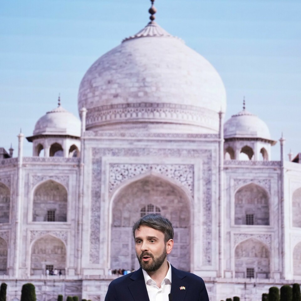 INDIA: Her er næringsminister Jan Christian Vestre under en pressekonferanse. Han snakket om en historisk handelsavtale som ble signert i New Delhi i India. Bildet er av næringsminister Jan Christian Vestre.