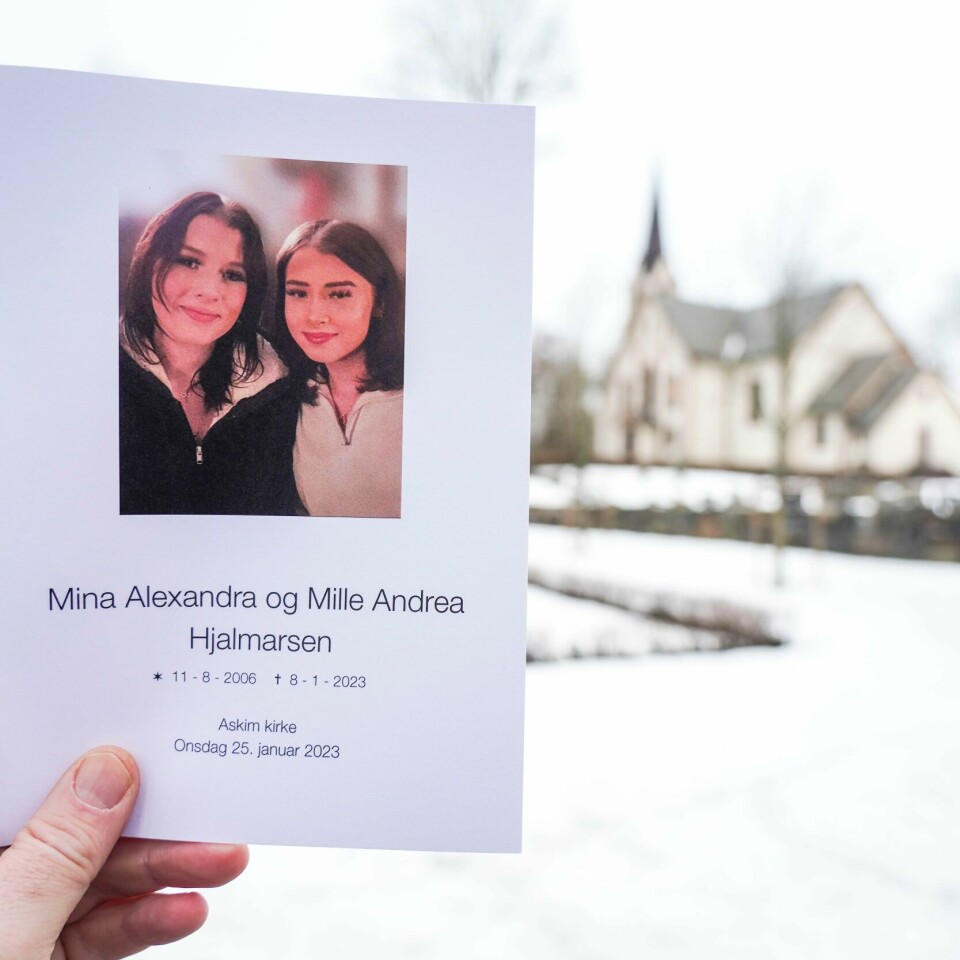 BEGRAVELSE: Tvillingene Mina Alexandra og Mille Andrea Hjalmarsen ble funnet døde av overdose i Spydeberg 8. januar. Dei siste fem åra har åtte jenter med alvorlege helseproblem døydd under omsorga til barnevernet. I januar blei tvillingane Mina og Mille Andrea funne døde av overdose i Spydeberg. Foto: Ole Berg-Rusten / NTB / NPK