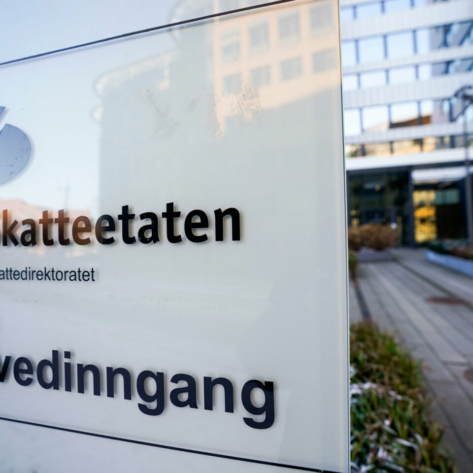 ADVARER: Skatteetaten advarer om forsøk på svindel. Bilde av skilt for Skatteetaten. Foto: Lise Åserud / NTB