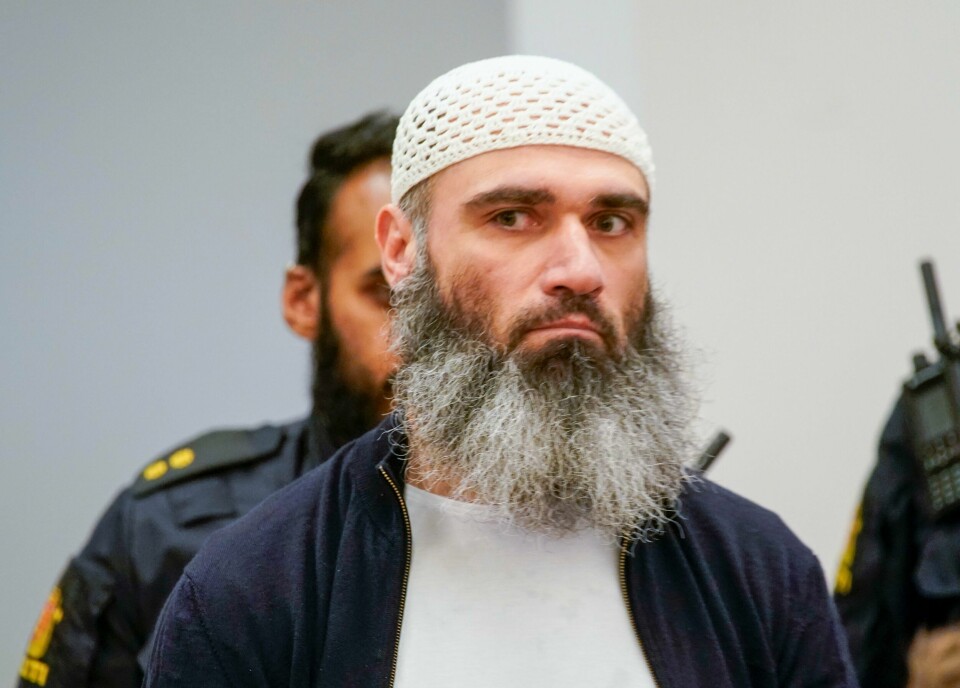 VIL IKKE SNAKKE: Zaniar Matapour er tiltalt etter angrepet 25. juni. Han nekter å si noe til retten. Bildet viser Zaniar Matapour i rettssal 250 i Oslo tinghus. Han nekter fortsatt å si noe til retten som kan kaste lys over hvorfor han begynte å skyte mot feststemte mennesker natt til 25. juni for drøyt halvannet år siden. Foto: Lise Åserud / NTB