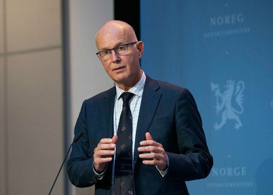 STRENGERE: Reglene for smittevern kan bli enda strengere. Det sier helsedirektør Bjørn Guldvog.